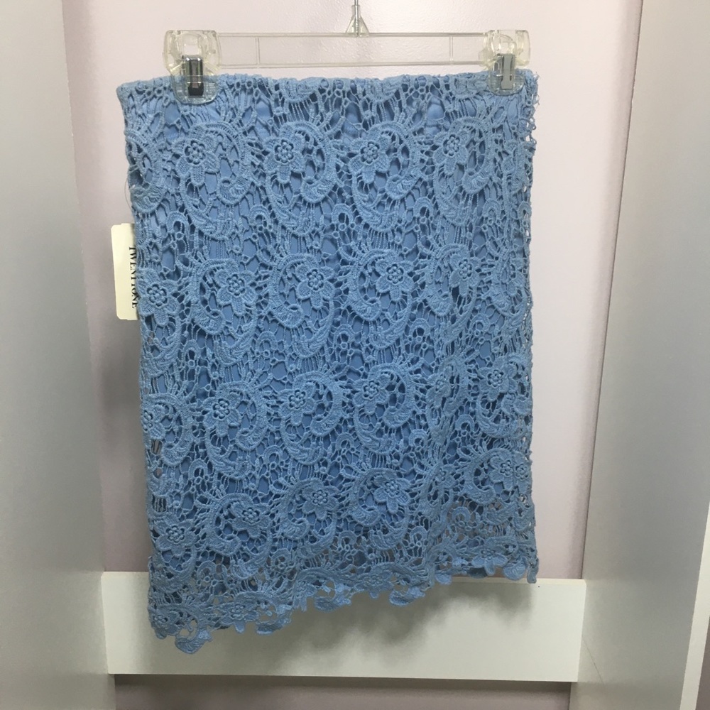Beautiful blue lace skirt NWT size S price 🔽